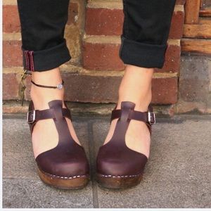 Lotta clogs: Highwood T-Bar Clogs Aubergine on Brown Base